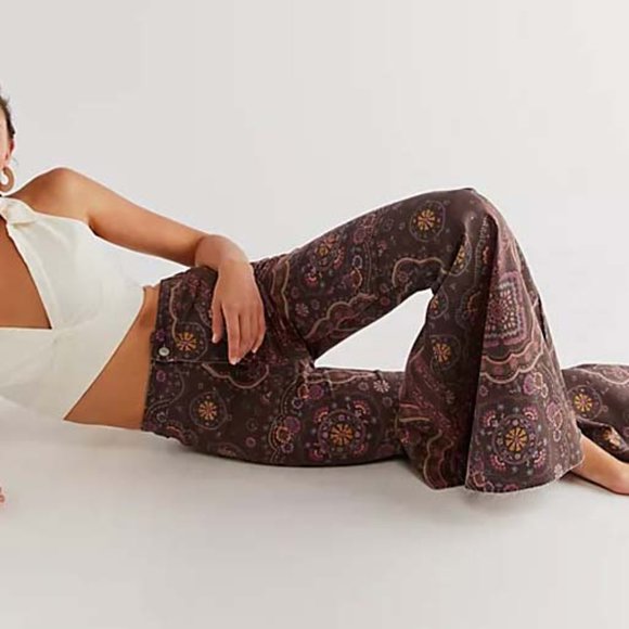 🎉LAST CHANCE🎉 FREE PEOPLE Just Float On Printed Flare Jeans / Chocolate Combo - Picture 5 of 14